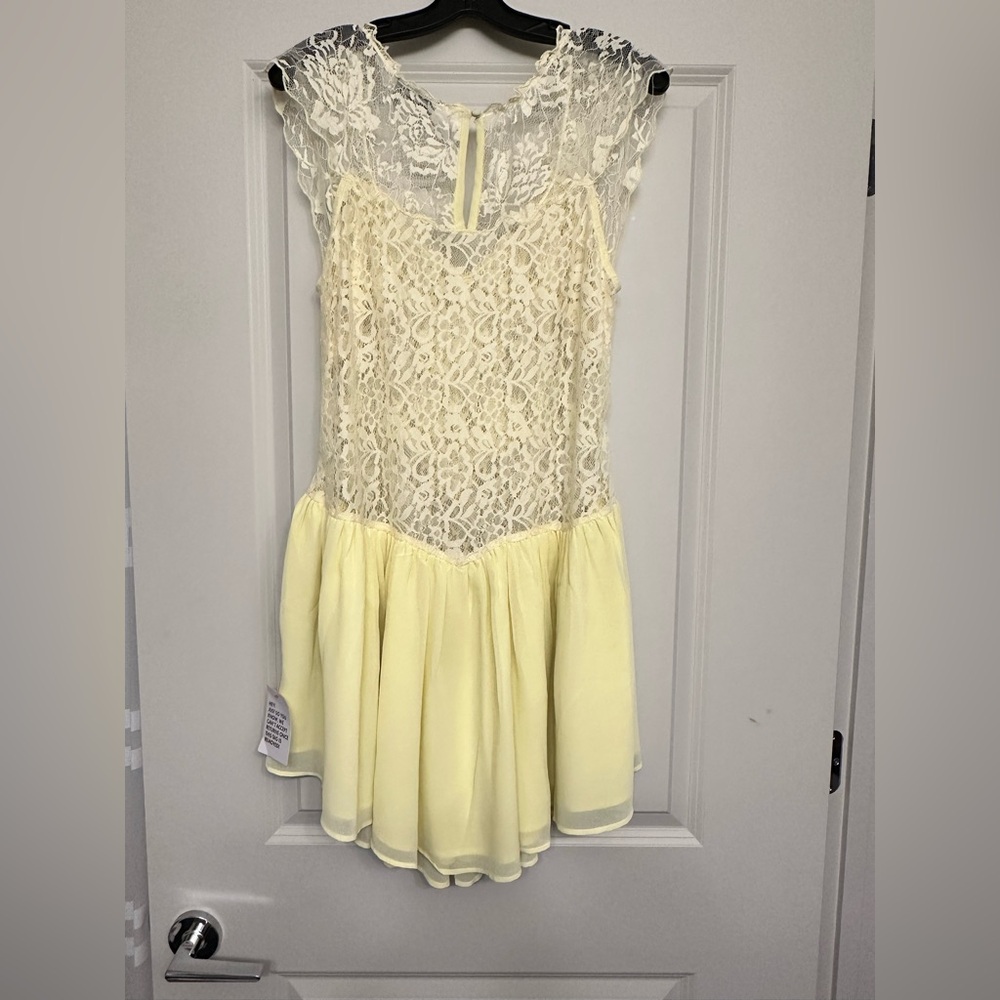 ASOS DESIGN - Mixed lace mini tea dress in Butter Yellow - US 12 - Picture 2 of 2